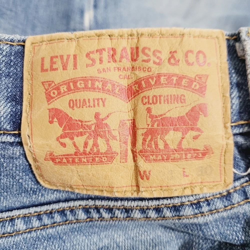 Levi’s Slim Fit Men’s Distressed Jeans – W31 L30 – Medium Wash –